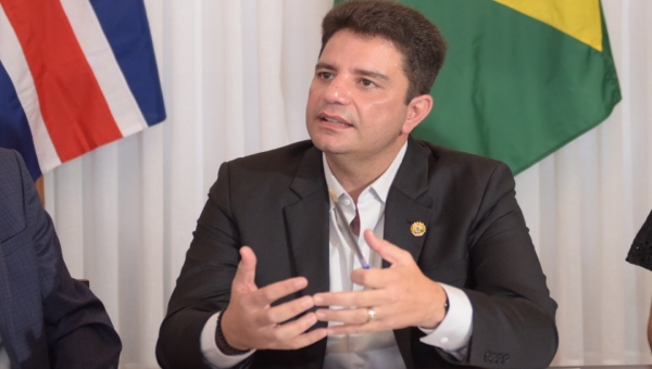 Gladson diz que Acre está pronto para adquirir vacinas contra a covid-19: "Não importa a origem desde que obedeça as normas da Anvisa"